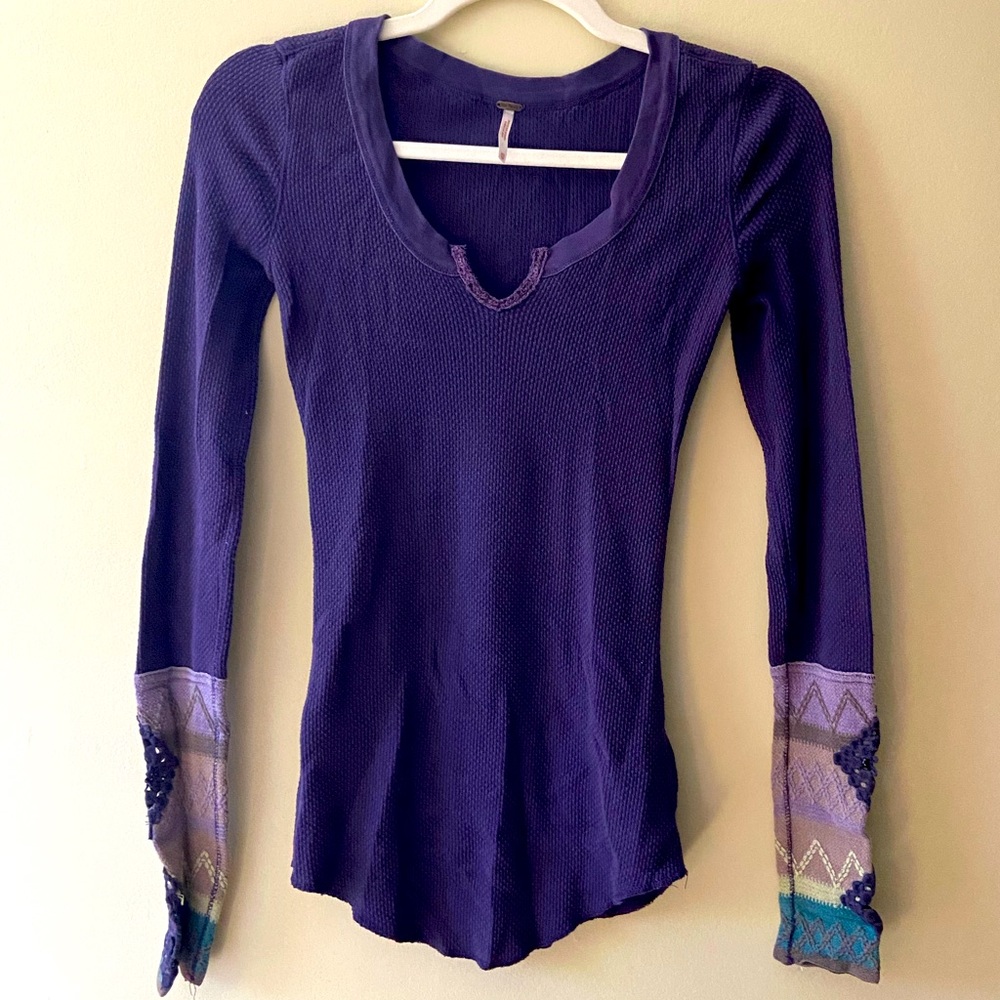Free people shirt with beautiful sleeve accents